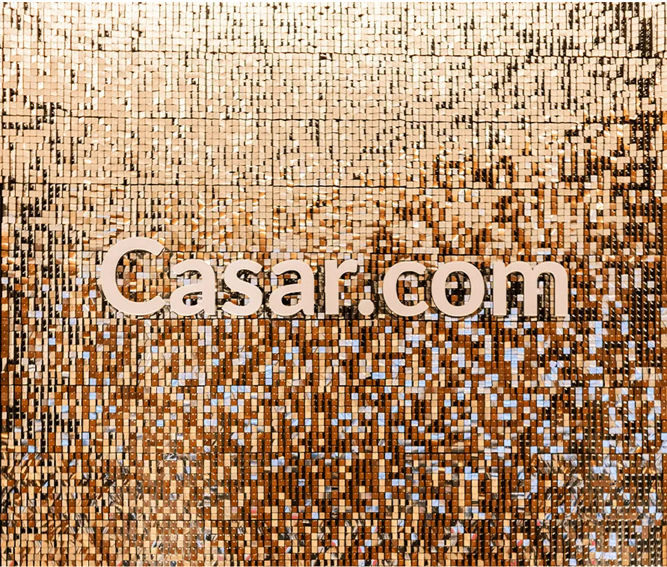 Logo Casar.com em um fundo com brilhos